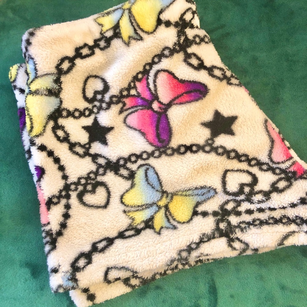 Candies Fleece White Pajama/Lounge Cheeky Shorts